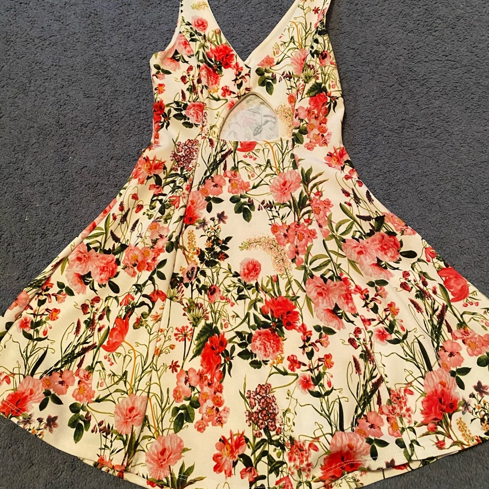 MONTEAU LOS ANGELES Sleeveless Floral Dress - Picture 2 of 3